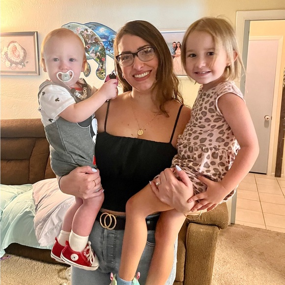 Meet Your Posher, Sarah! - Picture 1 of 6